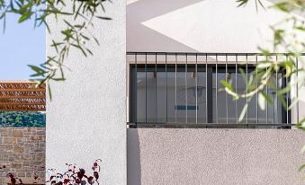 13 Keys Suites