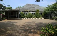 Favorite Guest House Hotel dekat Aulia Grosir Barnik #1