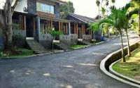 Karang Sari Hotel Hotels near Cipanas Sukarame Cisolok