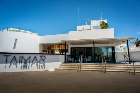 Hotel Taimar Отели рядом с достопримечательностью «Pájara Beach»
