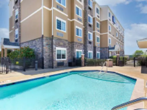 マイクロテル イン & スイーツ バイ ウィンダム オペライカ オペライカのホテル