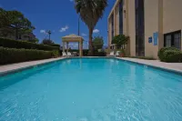 La Quinta Inn & Suites by Wyndham Houston Stafford Sugarland - Rooftop Pools