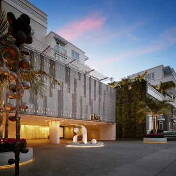 AKA Beverly Hills Отели рядом с достопримечательностью «Golden Triangle»