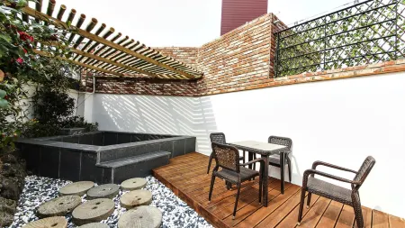 Daeseonggwan Hot Spring Hotel Отели рядом с достопримечательностью «Пусанский университет иностранных языков»