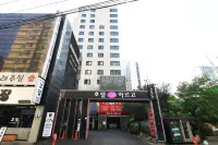 Argo Hotel Hotels near Gil-dong Station