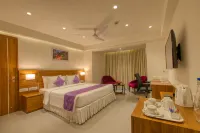 Lilac Hotel, 5th Block Hoteles cerca de Art of Living International Center