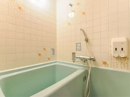 Business Hotel Tetuya Отели рядом со станцией JR Wadayama station