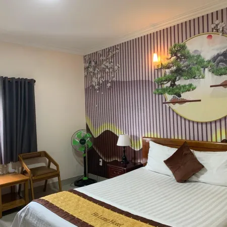Ha Long Hotel Отели рядом с достопримечательностью «Гипермаркет Vincom Plaza Thu Duc»