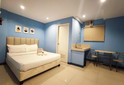 4. 글로리 호텔 큐..