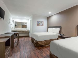 Baymont by Wyndham Bakersfield