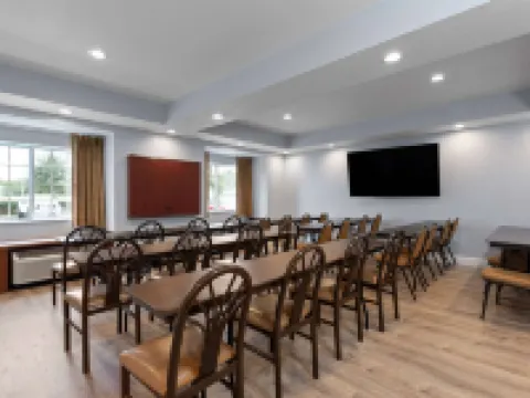 Microtel Inn & Suites by Wyndham Zephyrhills Hotels in Pasco County