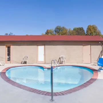 Travelodge by Wyndham Clarksville