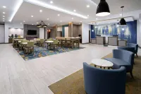 La Quinta Inn & Suites by Wyndham Locust Grove - Morgenmad