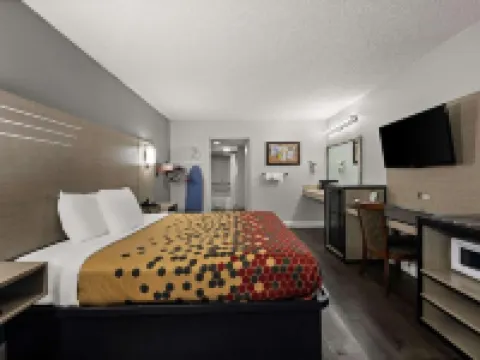 Econo Lodge Hotels in Dumbarton