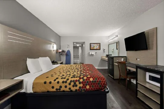 Econo Lodge Hotels in Dumbarton