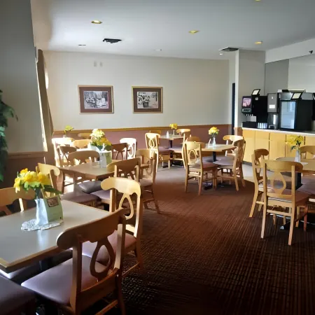 Country Inn & Suites by Radisson, Clinton, IA