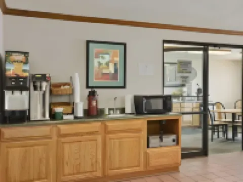 Super 8 by Wyndham Peoria Hotels in Peoria