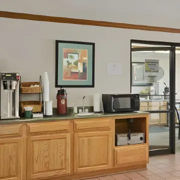 Super 8 by Wyndham Peoria