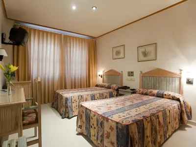 Hotel Azahar Hotels near cañadas Park