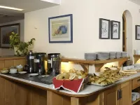 Hotel y Cabañas le Village - breakfast