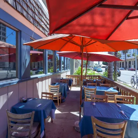 Travelodge by Wyndham Long Beach Convention Center