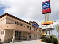 Howard Johnson by Wyndham Winnipeg West Hotel di Winnipeg