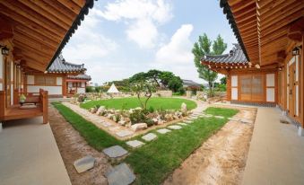 Gyeongju Hanok Dongodang Pension