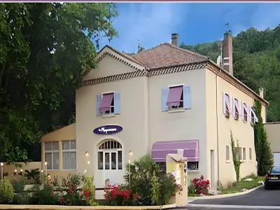 Logis Hôtel la Magnanerie - Côté Bistro Hotels in Peyruis
