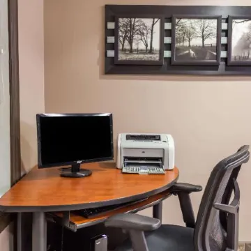 Super 8 by Wyndham Saskatoon Near Saskatoon Airport