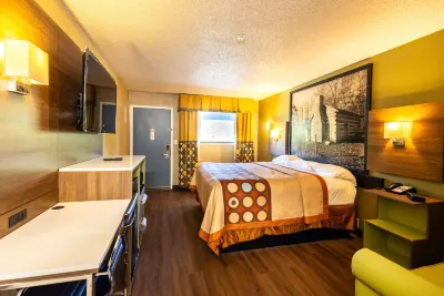 Super 8 by Wyndham Cincinnati/Springdale Oh Hotels in Springdale