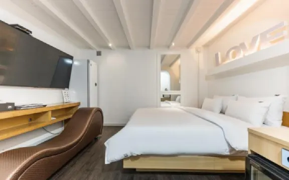 Jecheon Haru Hotels near Jeongbangsa