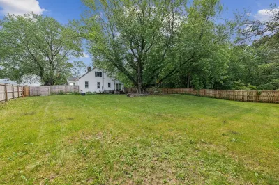 Stowe Retreat Mountain Views & Fenced Backyard by RedAwning