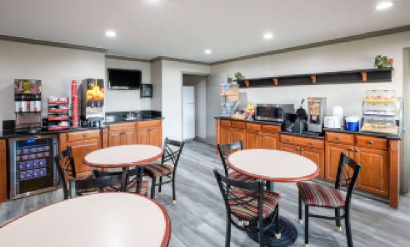 Days Inn by Wyndham Baytown Garth Road I10 East