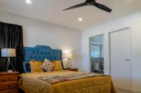 Spacious Eastern Beach Home - 1 Min from Beach! Hotels in Eastern Beach