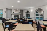Days Inn by Wyndham Steinbach - breakfast