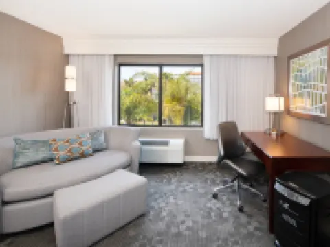 Courtyard Oakland Airport Hotels in Oakland