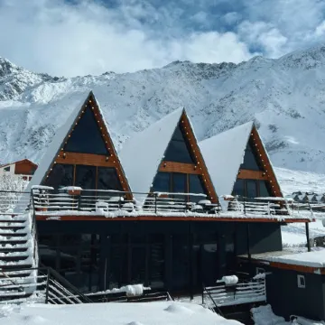 Pyramid Kazbegi Apartments