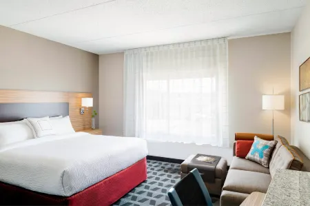 TownePlace Suites Pittsburgh Harmarville Отели рядом с достопримечательностью «Fox Chapel Golf Club»