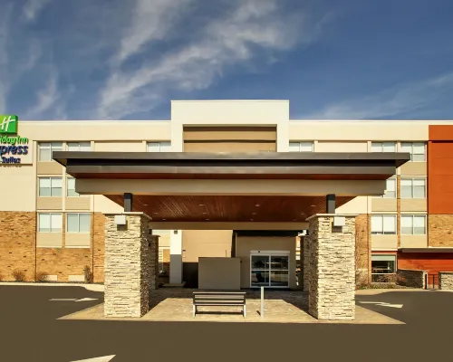 Holiday Inn Express & Suites WAPAKONETA by IHG Hotels in Auglaize County