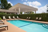 Embassy Suites by Hilton Brunswick - Pools