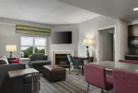 Hampton Inn & Suites Newport News-Airport (Oyster Point Area)