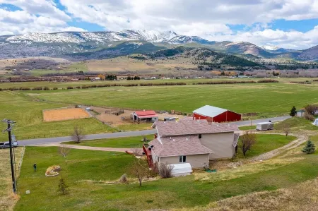 Anaconda Chalet - Ski Discovery, Golfing, Fishing, Mountains and incredible view Отели в г. Анаконда