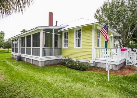Cottage on the Green B Just Steps to the Beach