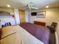 Enjoy a relaxing vacation on a lake (1 Bedroom (sleeps 4) )
