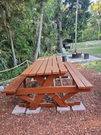 21 people can fit, old homosassa, 2 minutes from 2 boat slips, 4 kayaks! Отели рядом с достопримечательностью «Get Up and Go Kayaking - The Chaz»