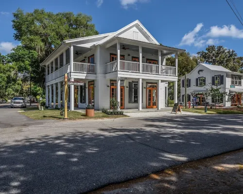 Old Town Bluffton 1 bedroom 1 bath apartment Hotels in Bluffton