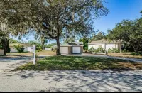 Baileys Bluff Waterfront Escape, Heated Pool near Gulf Island Beaches