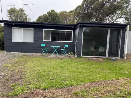 Poplar cottage Sandy point , 3 bedroom , 4 min walk to beach