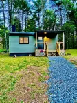 Serene lakeside oasis - fast WiFi 1.5 hrs from NYC, fire-pit & nature all around