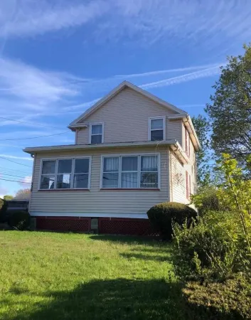 Newly remodeled home. Walking distance to Seabreeze and to many things around